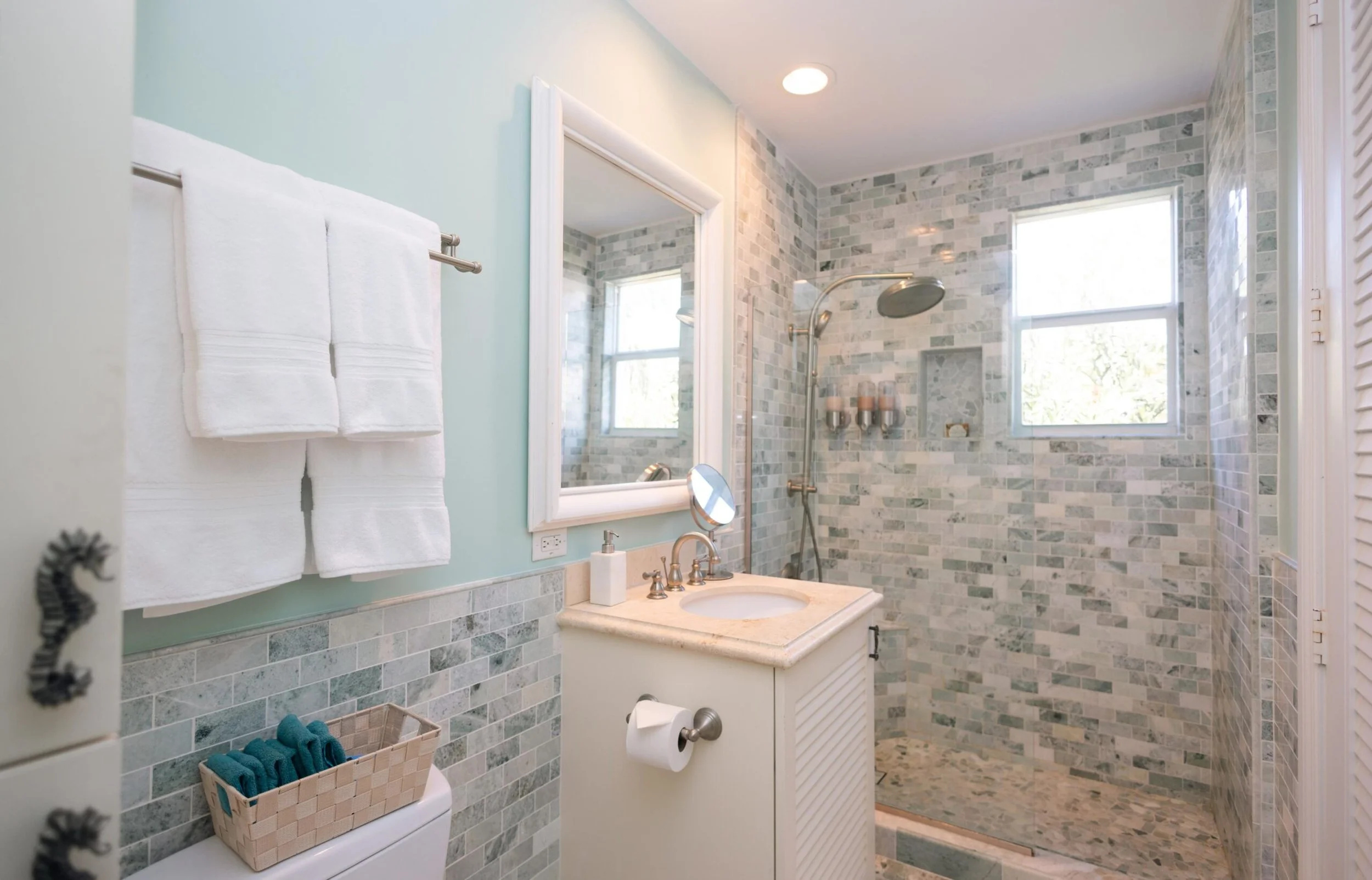Villa Lignum-Bedroom 2-bathroom.jpg