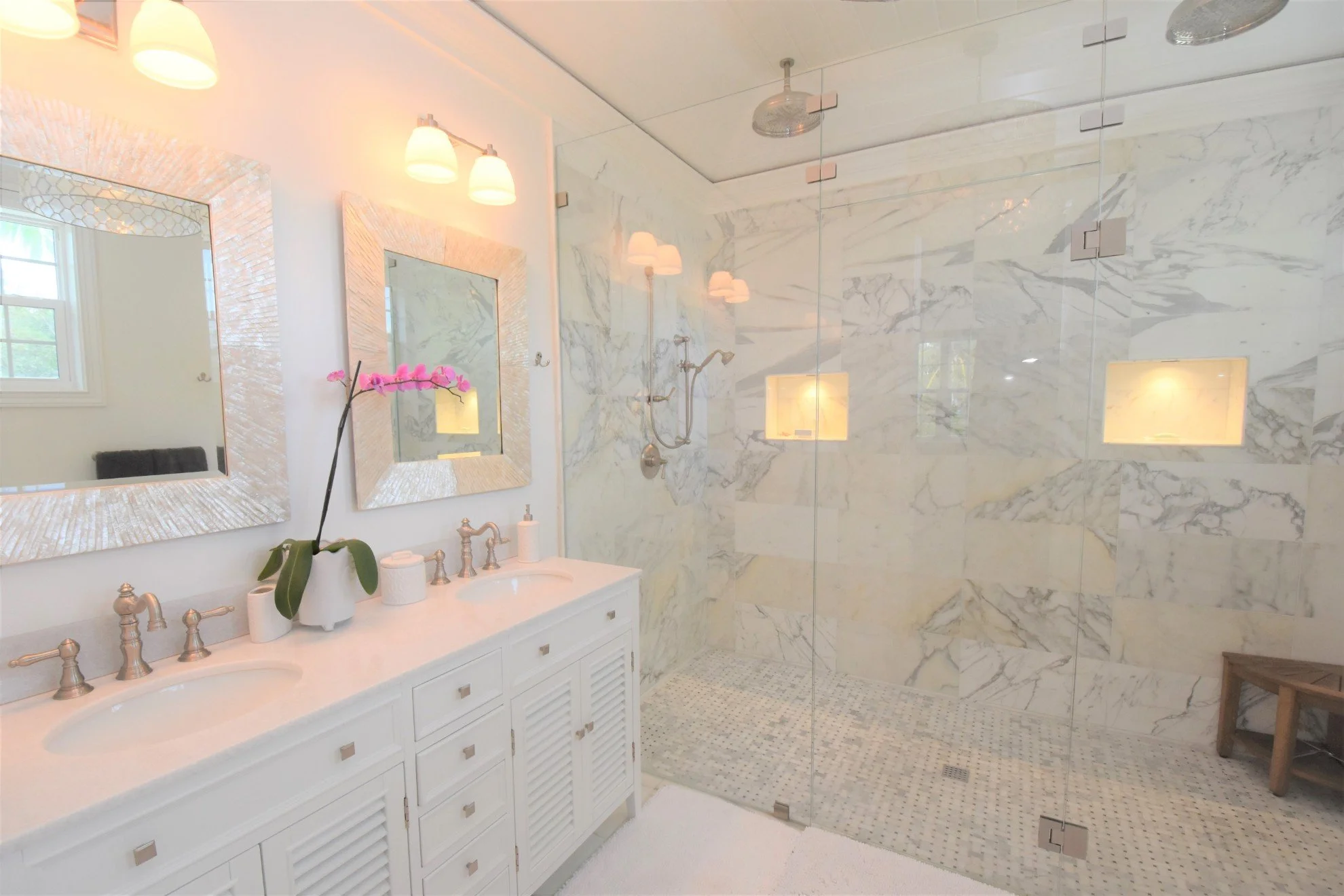 Sand on Hand-Bedroom 5-bathroom.jpg