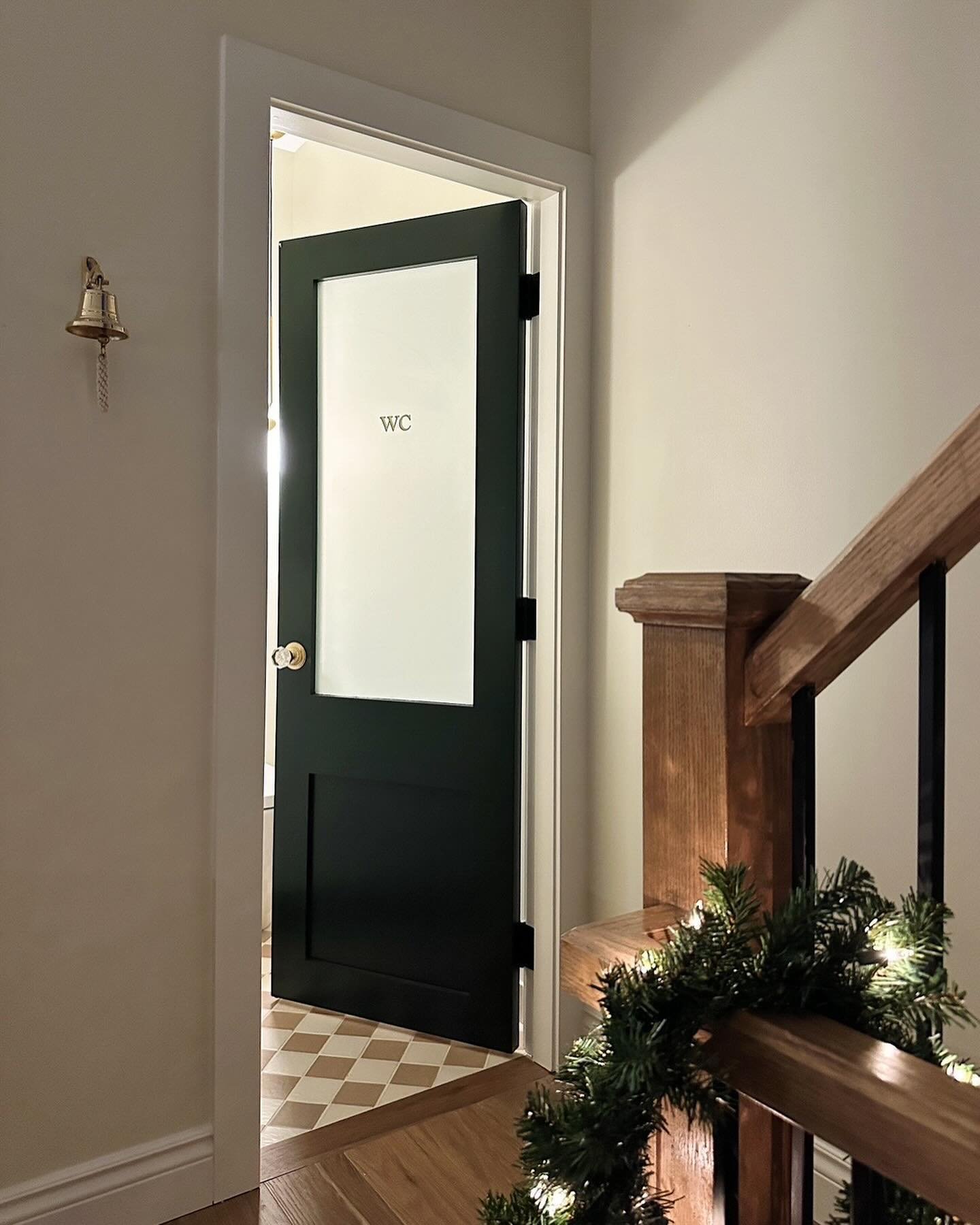✨it&rsquo;s the little details, we moved this second floor powder room from the centre of our floor plan to the corner of the space next to the kitchen. we put a few final touches on it this week including the antique hardware knob, wc decal and our 