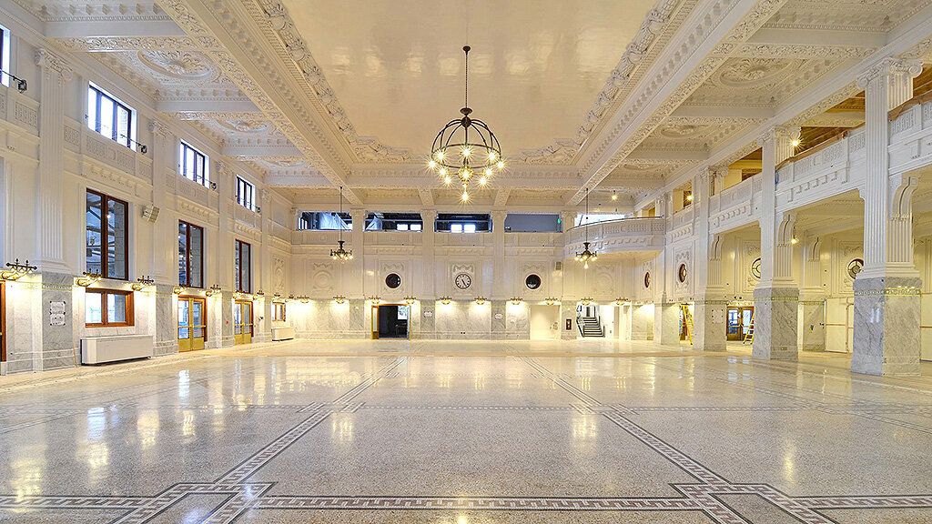 The interior of the bottom floor of King Street Station