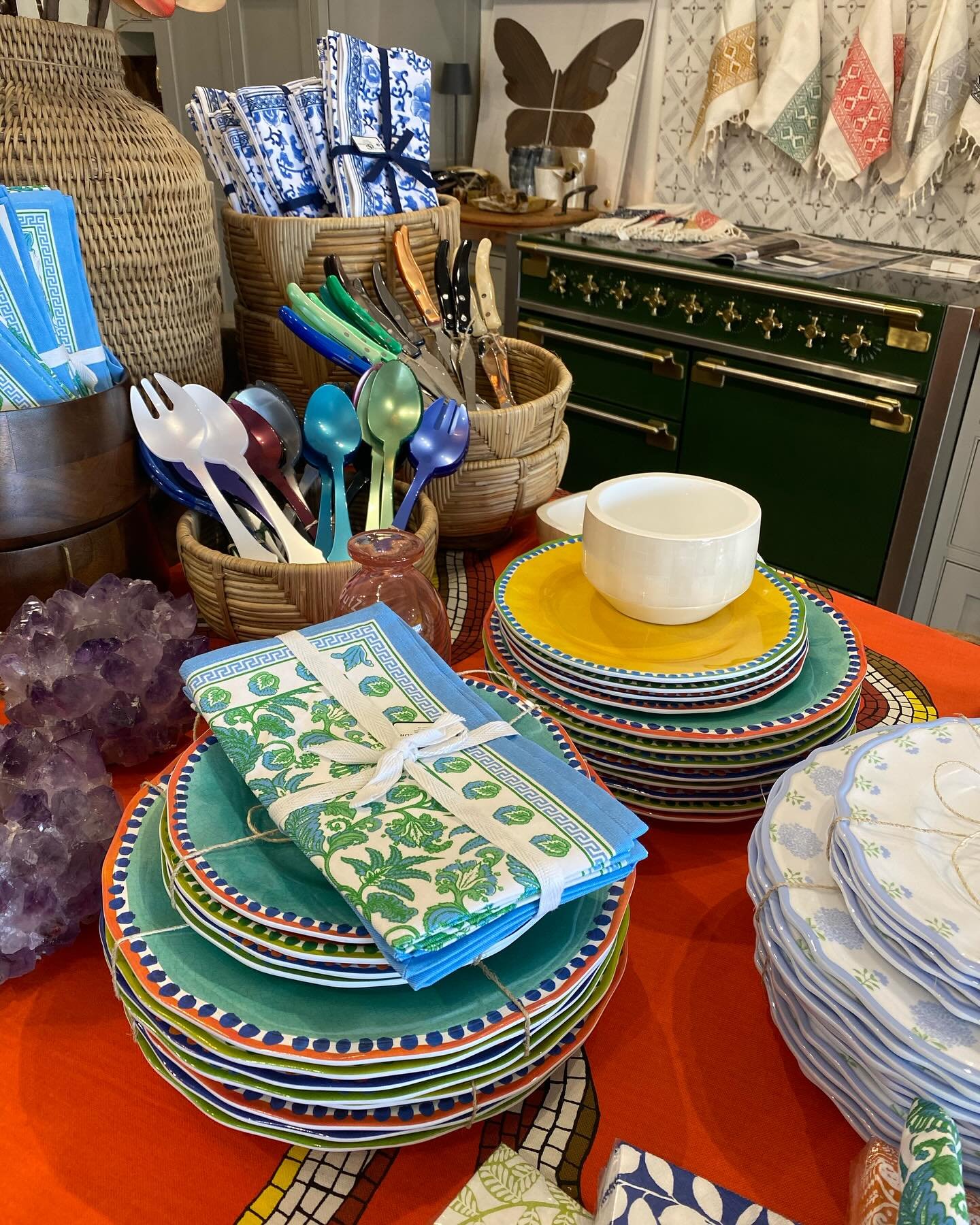 In the Shop☀️. Sun is up, warm weather on the way and Olley Court is chock full of melamine plates , salad servers, wood bowls and lots of baskets for all of your outdoor entertaining!

Katra is in the shop today 10:30-5:00.

Come say hello and see a