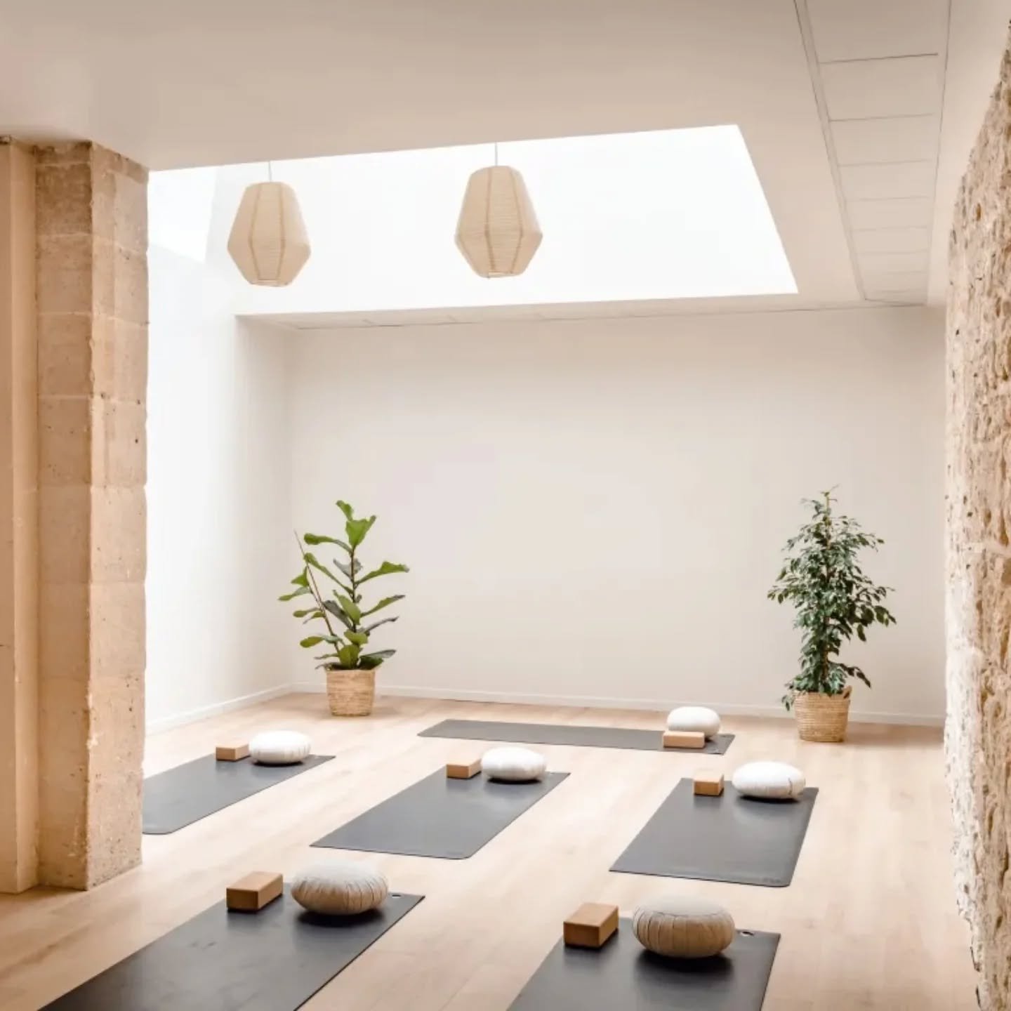 Convoquez le calme interieur pour acceuillir les f&ecirc;tes de fin d'ann&eacute;es en douceur !

👉 Atelier de yoga dimanche 8 d&eacute;cembre

✨ YOGA DE L'HIVER ❄️

Chez 📍 Ground to Grow, 28 rue Chapin dans le marais, 
Pour 🪷 Ralentir, se recentr
