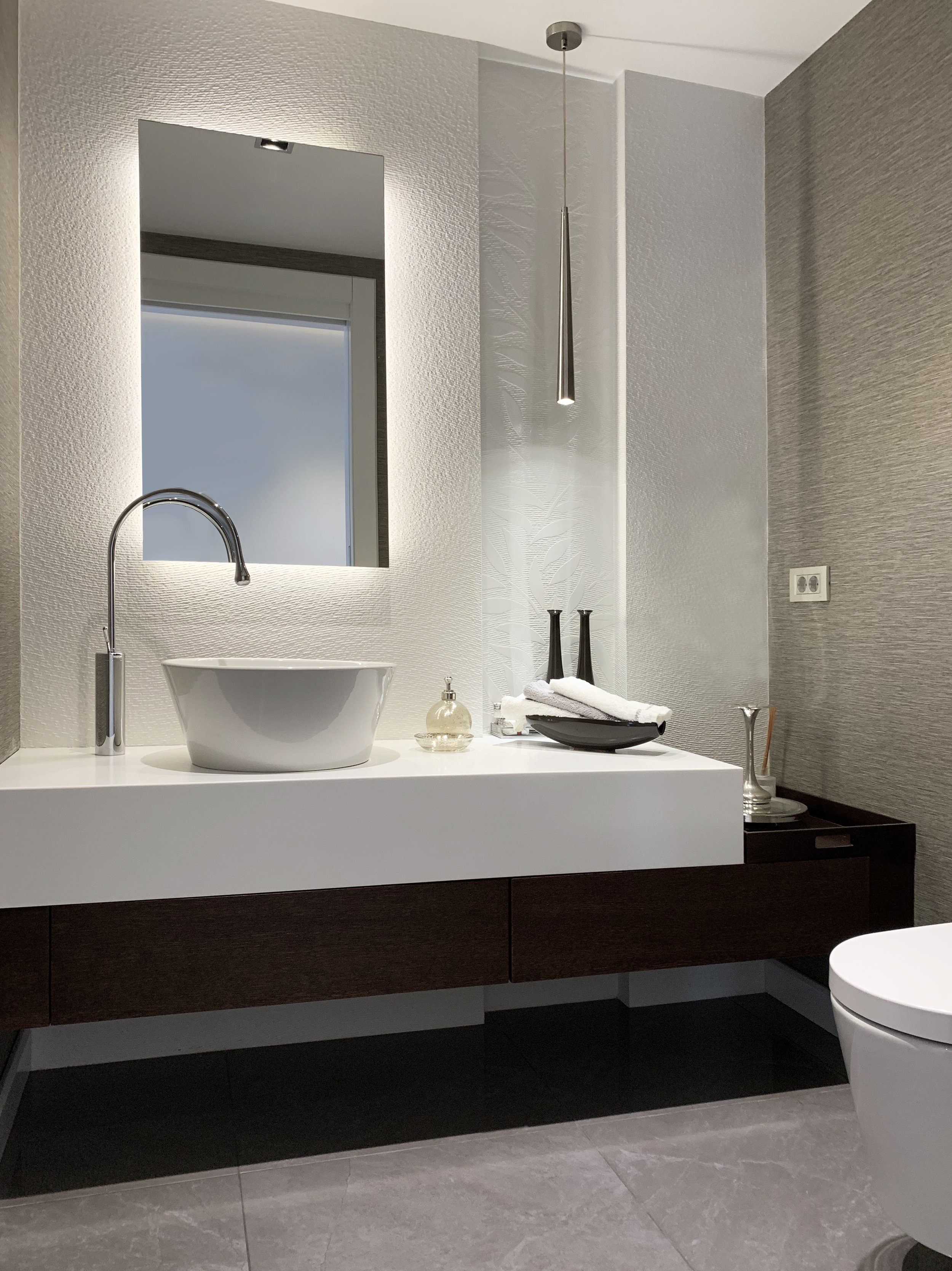 White and beige tone bathroom featuring chic tiles and a striking dark brown wood cabinet creating a sophisticated contrast. sleek design and natural textures, modern selection of chrome fixtures and finishes.