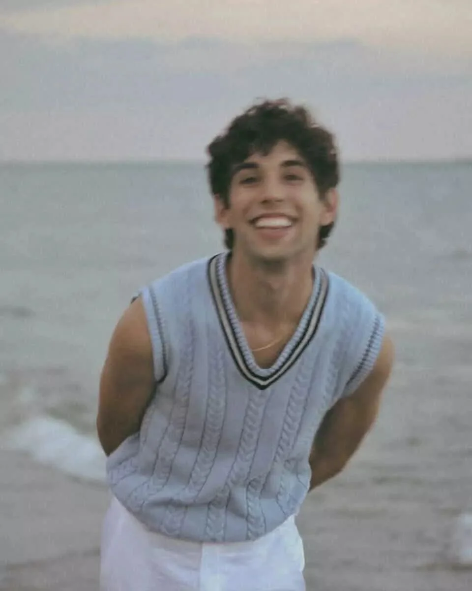 Happiness comes in waves 🏖🌊
Photocreds: @glez.photos
&bull;
&bull; 
&bull;
#photography