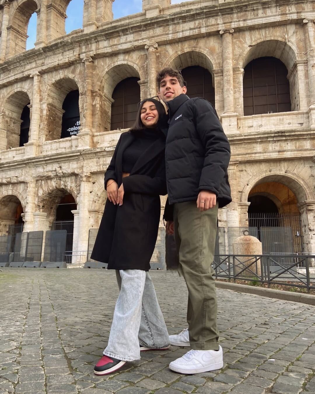 Tutti i percorsi portano Roma.
.
.
.
A lot of people ask me what Scholas is.. Scholas was founded by the then priest Jorge Mario Bergoglio, after the economic recession of Argentina from 1998 to 2002. When two youths within his community were killed 