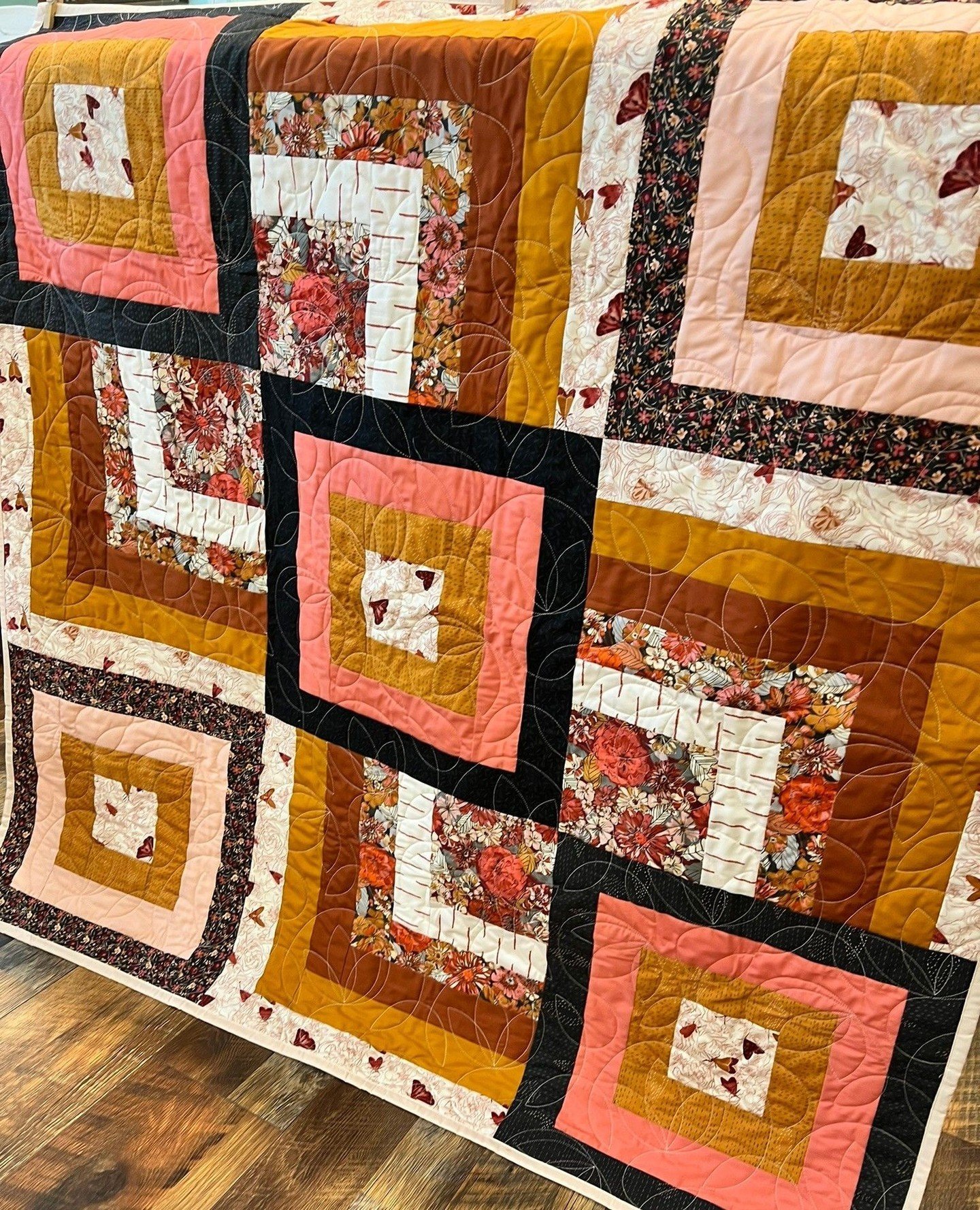 Look 👀 at this!! My long arm quilting extraordinaire friend Debbie from @sparethreads made this version of my new Sweet Stack quilt pattern and chose one of my FAVORITE collections - Kismet Collection by @sharonhollanddesigns for @ArtGalleryFabrics!