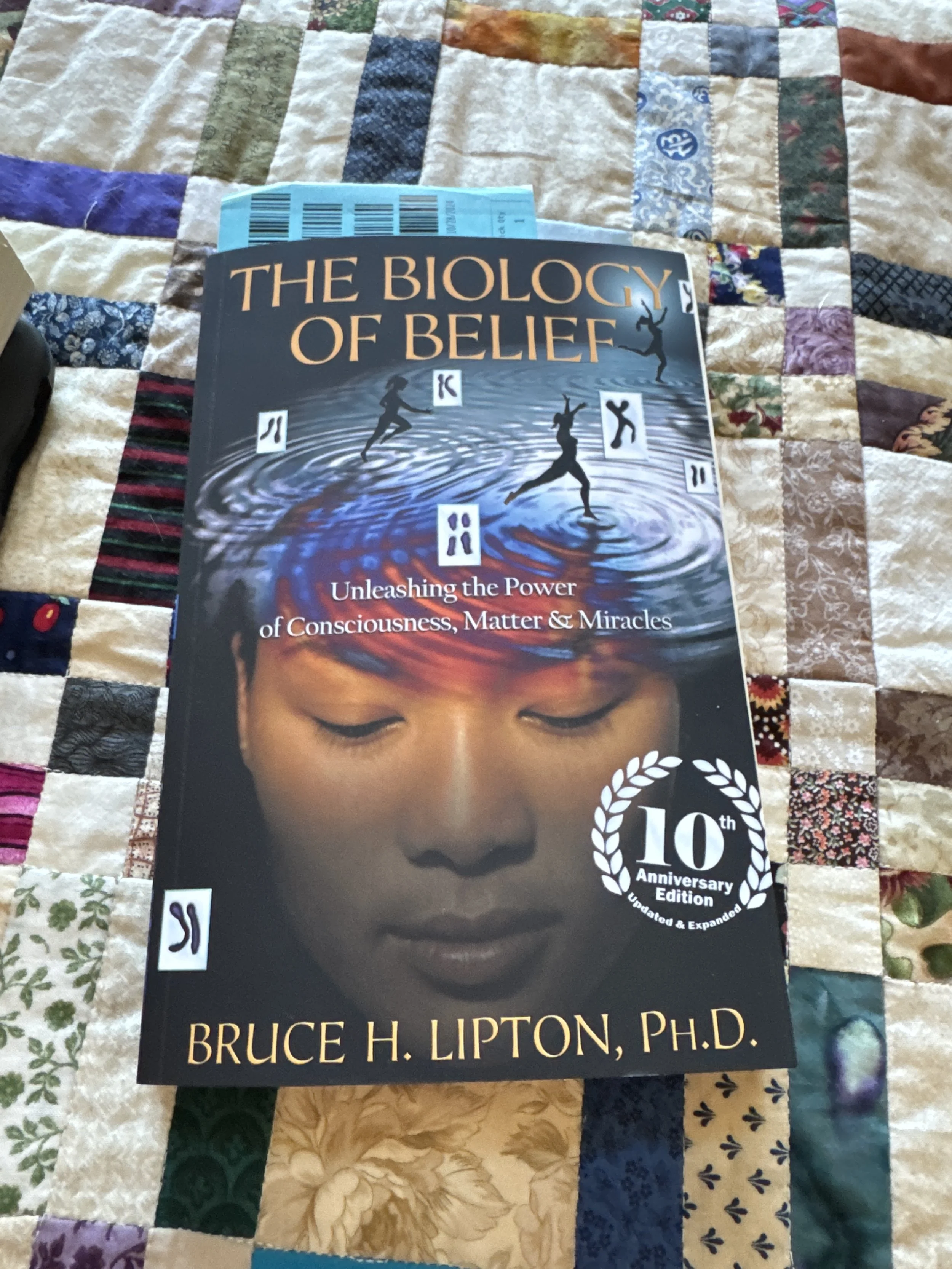 Book cover titled "Biology of Belief - Bruce Lipton"