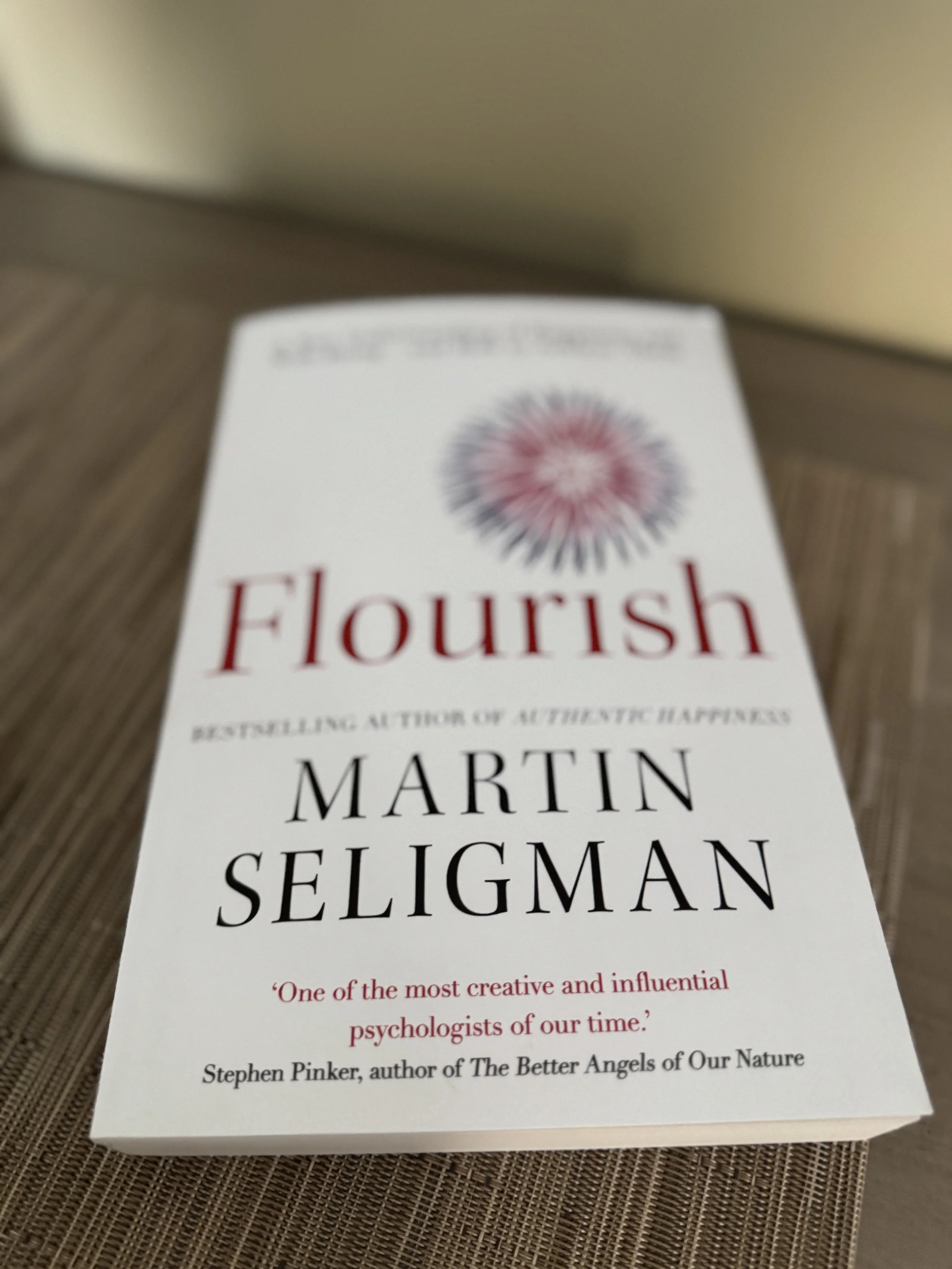 Book cover titled "Flourish - Martin Seligman"
