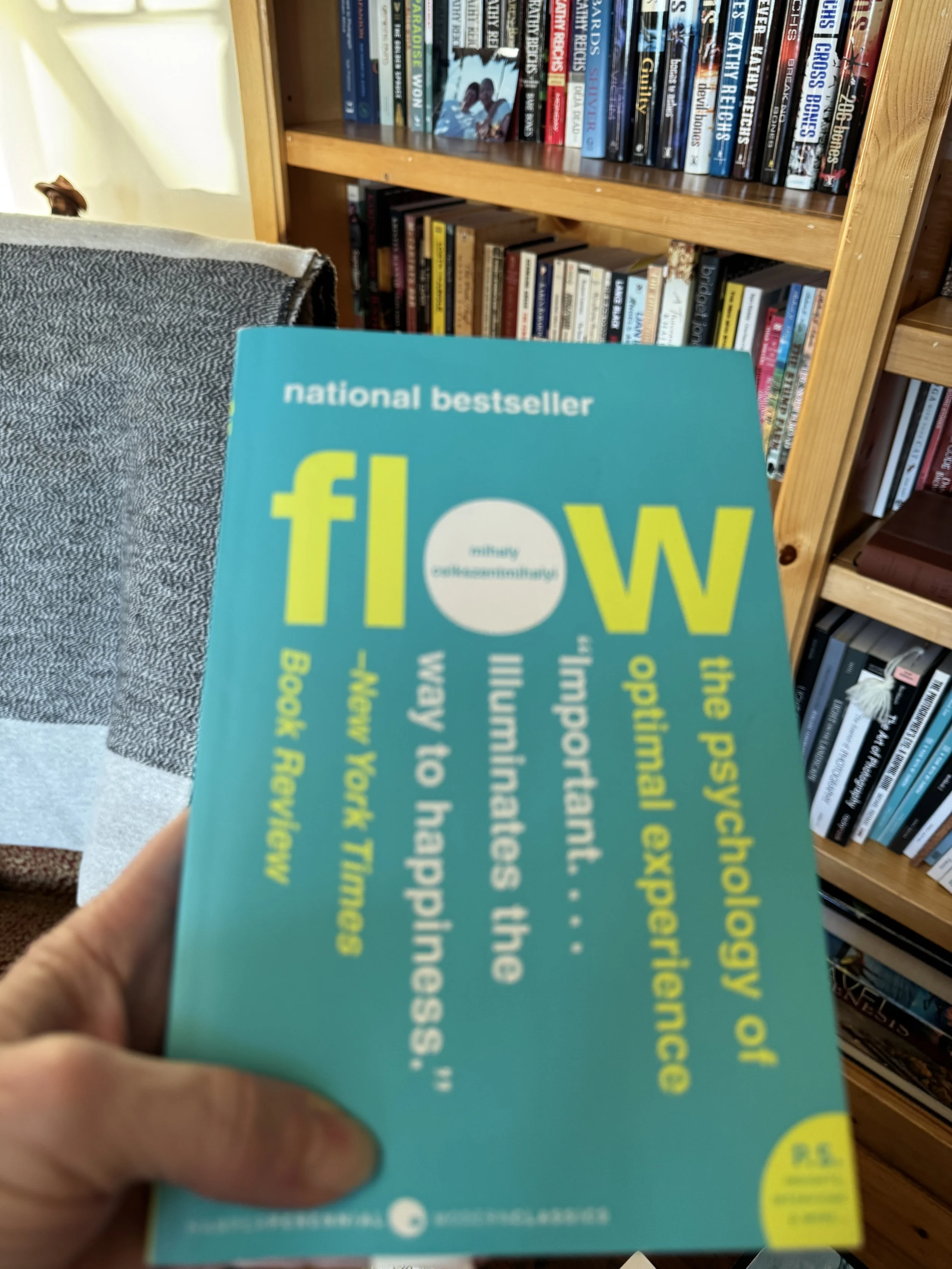 Book cover titled "Flow - The Psychology of Optimal Experience" by Mihaly Csikszentmihalyi
