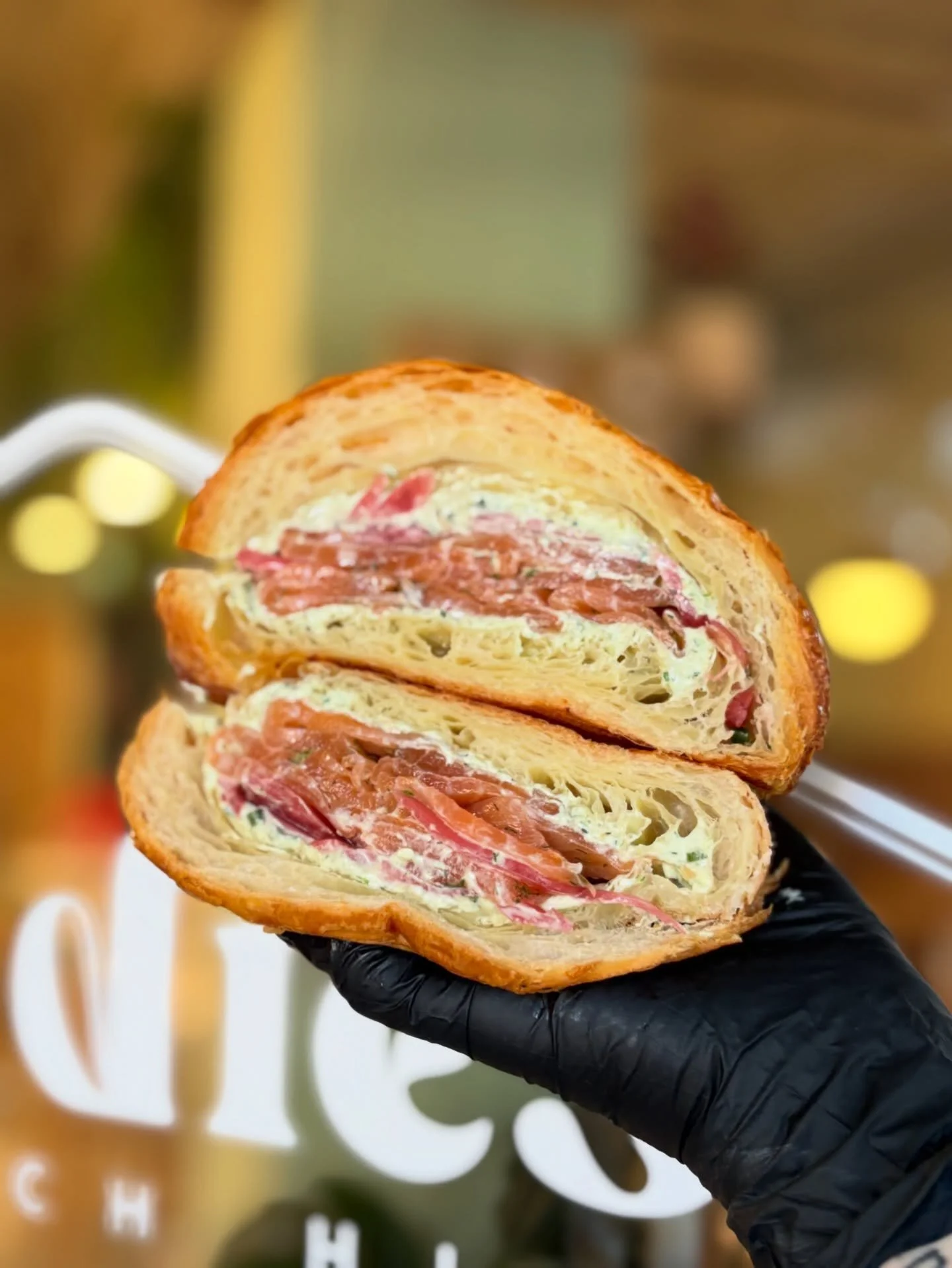 The Goldie- Lox ❤️ 
Salmon, herbed cream cheese, pickled onion, lemon

#salmonlox #sydney_insta #sydneyeats #foodlover