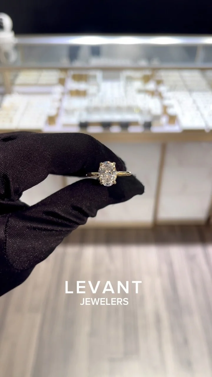 Sometimes, less really is more. 💍✨ A timeless oval solitaire
#diamonds #engagementringideas #engagementrings #engagementringinspo #engagementringshopping