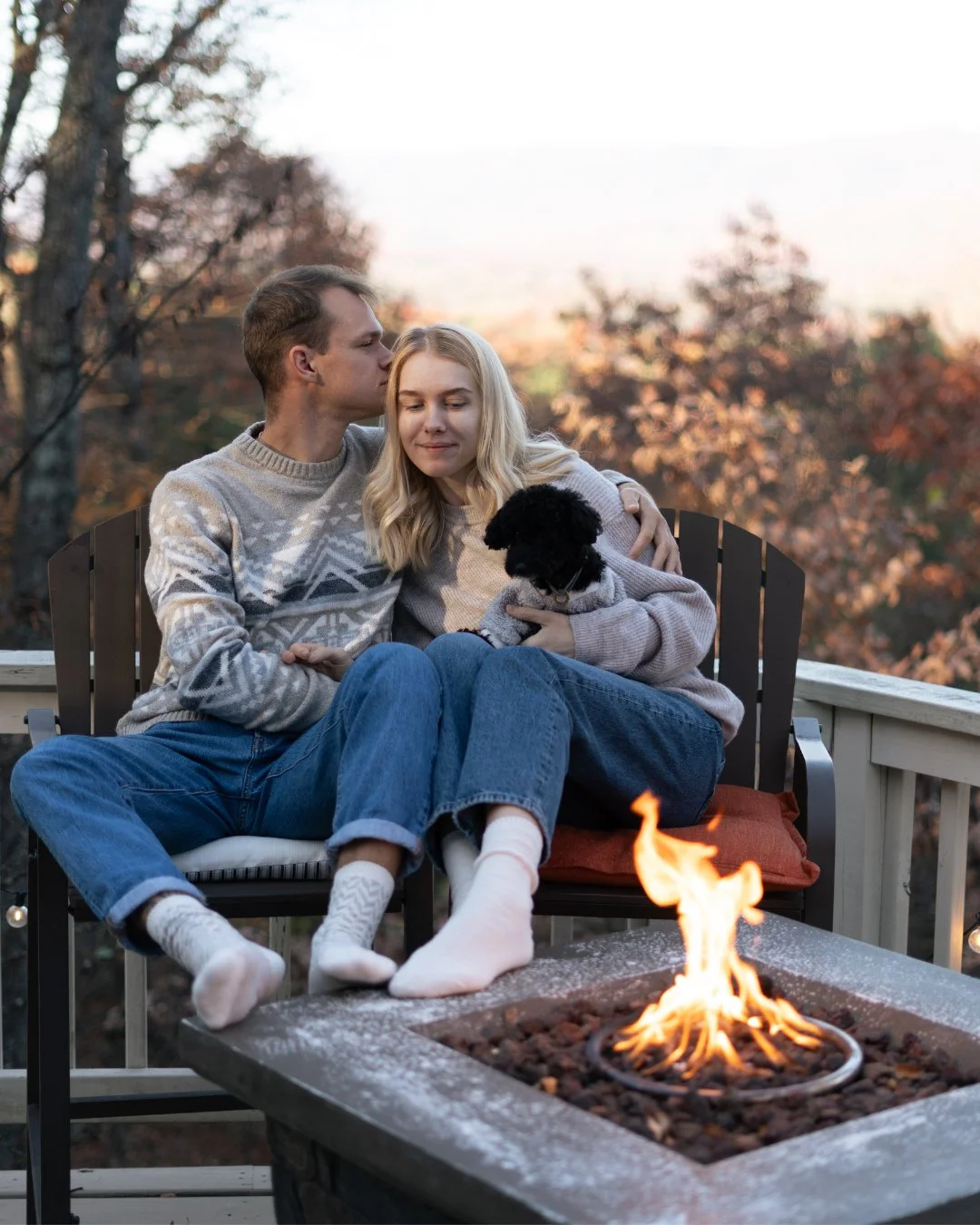 A cozy cabin getaway is even better when the whole crew can come along. 🐾⁠
⁠
At Simply Cozy Getaways, pets are welcome, so you don&rsquo;t have to leave your four-legged family member behind. Settle in for slow mornings, mountain views, game nights,