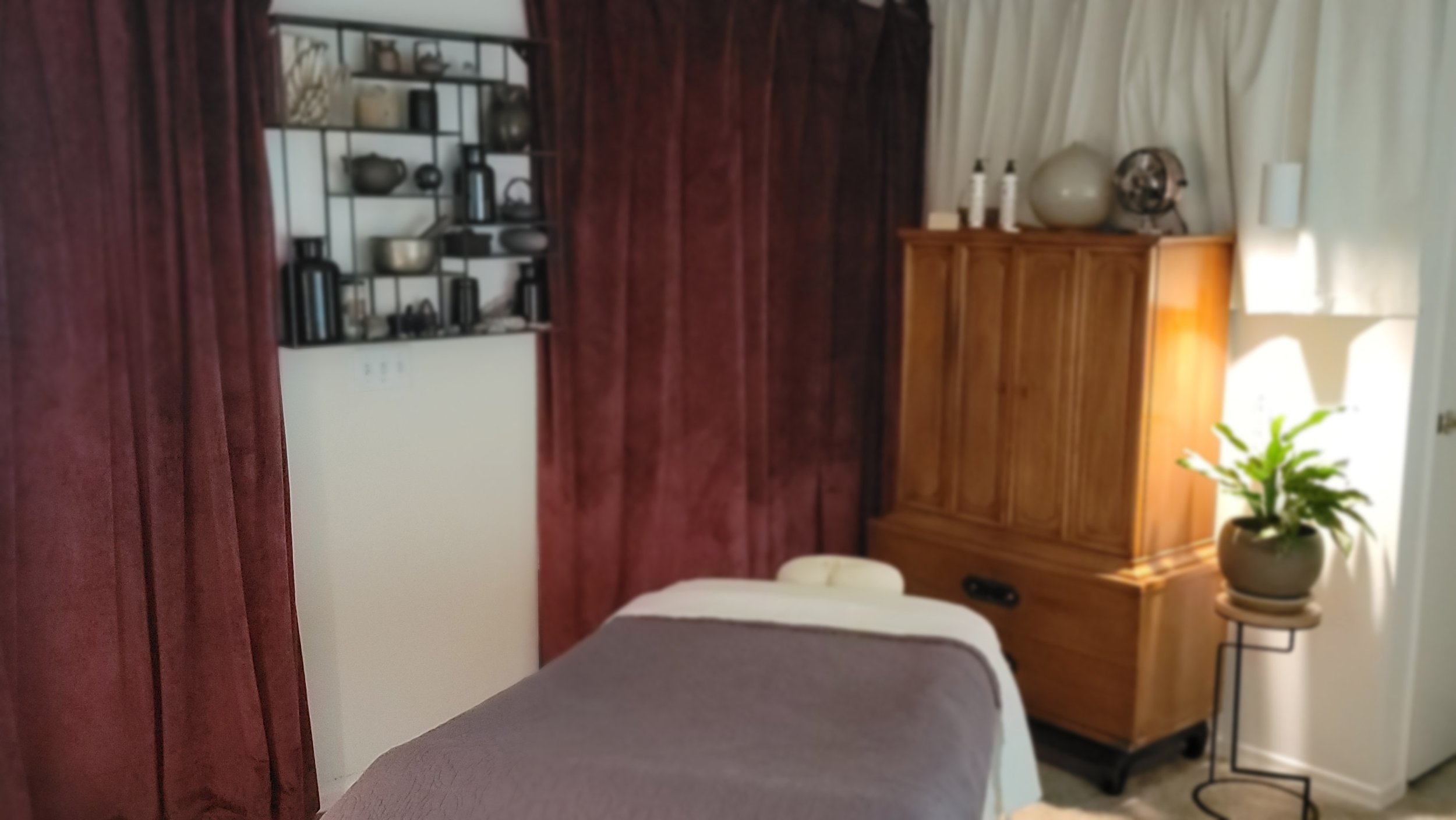 Massage table
