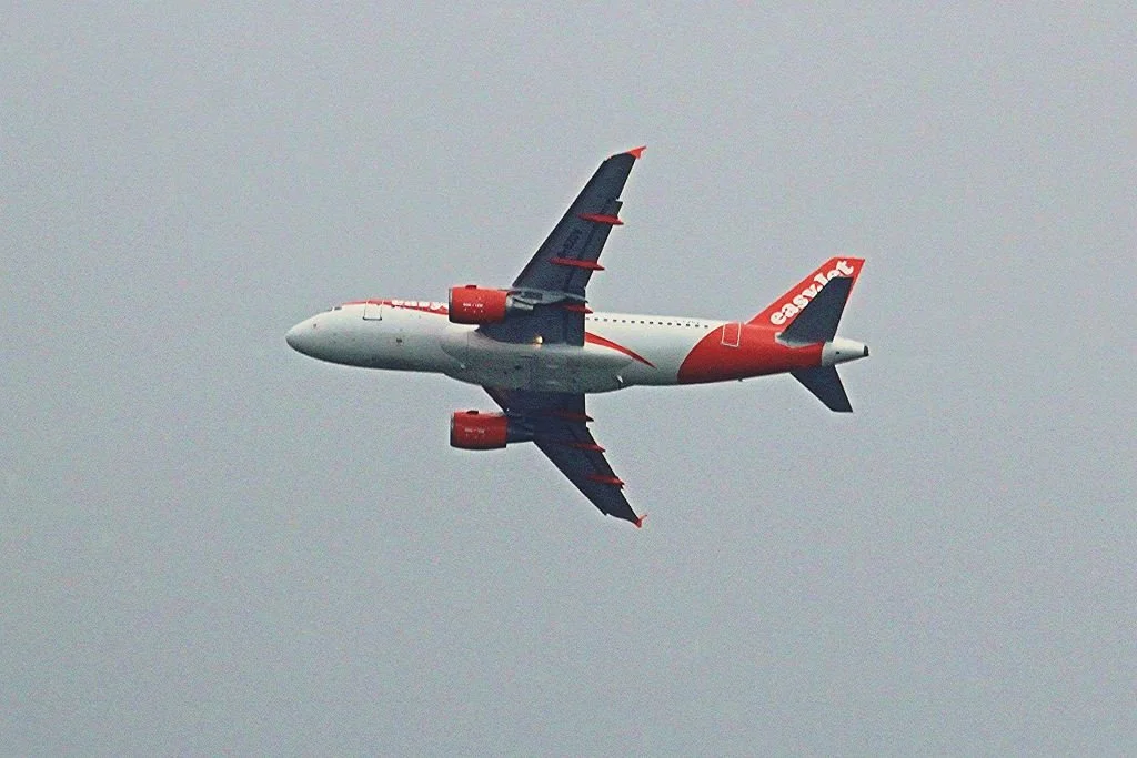 25May08_G-EZDV_(2)_SR
