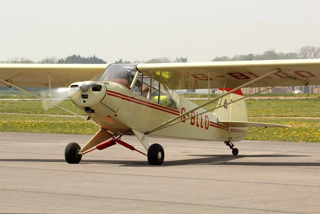 D12-820 (G-BLLO).jpg