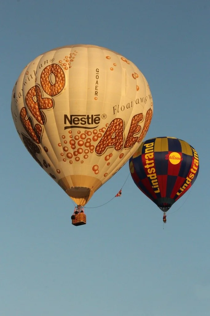 D9-551 (G-OAER_G-CEOU)