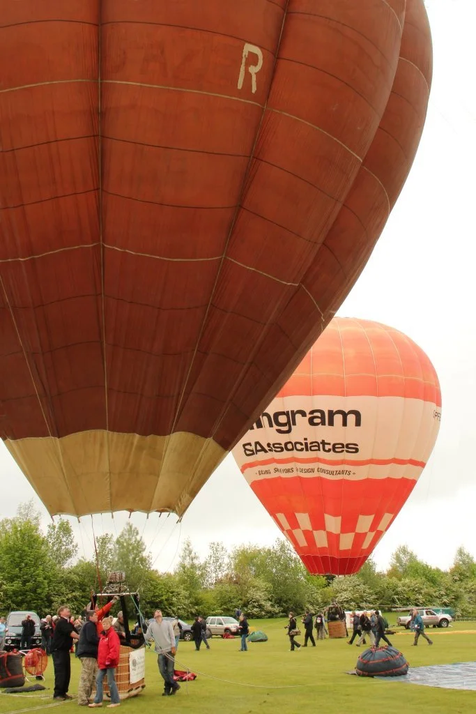 D8-730 (G-AZER_G-BPFB)