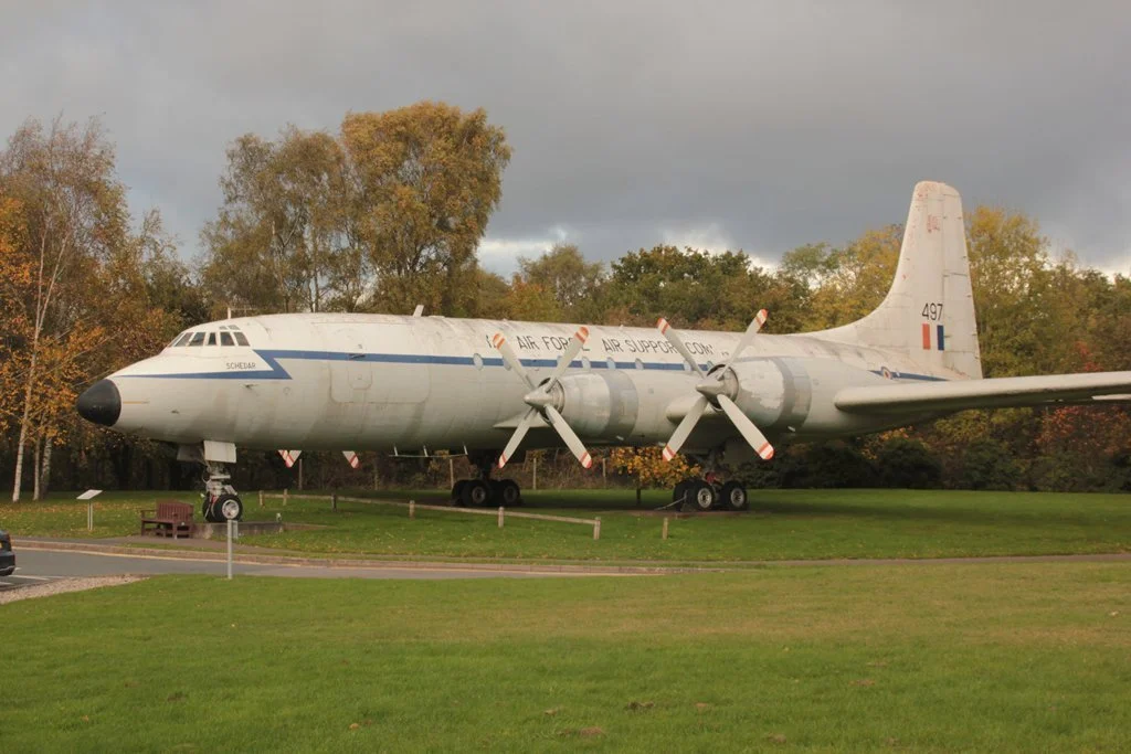 25Oct27_G-AOVF_(1)_SR