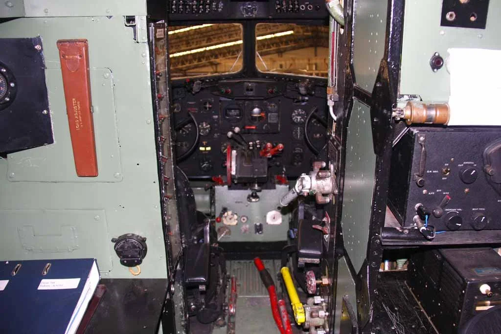 18Apr27_KN353_G-AMYJ(5)_SR.jpg