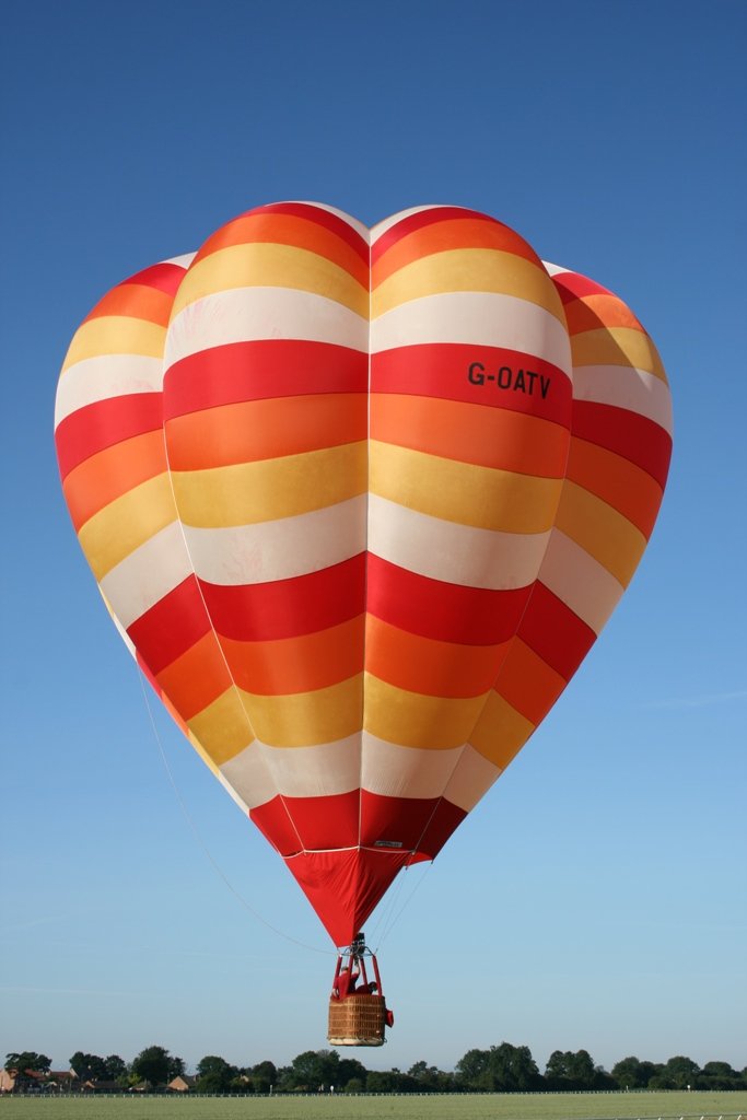 D4-390 RB (G-OATV).JPG