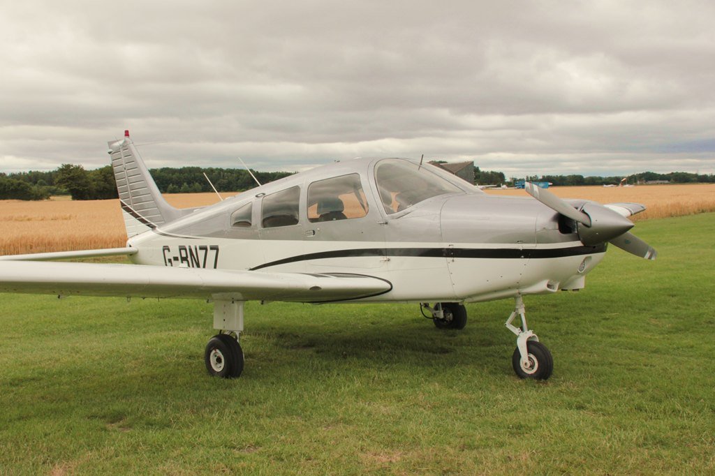 26Jul05_G-BNZZ_(2)_SR