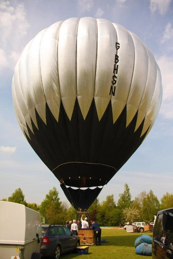 D12-706 (G-BHSN).jpg