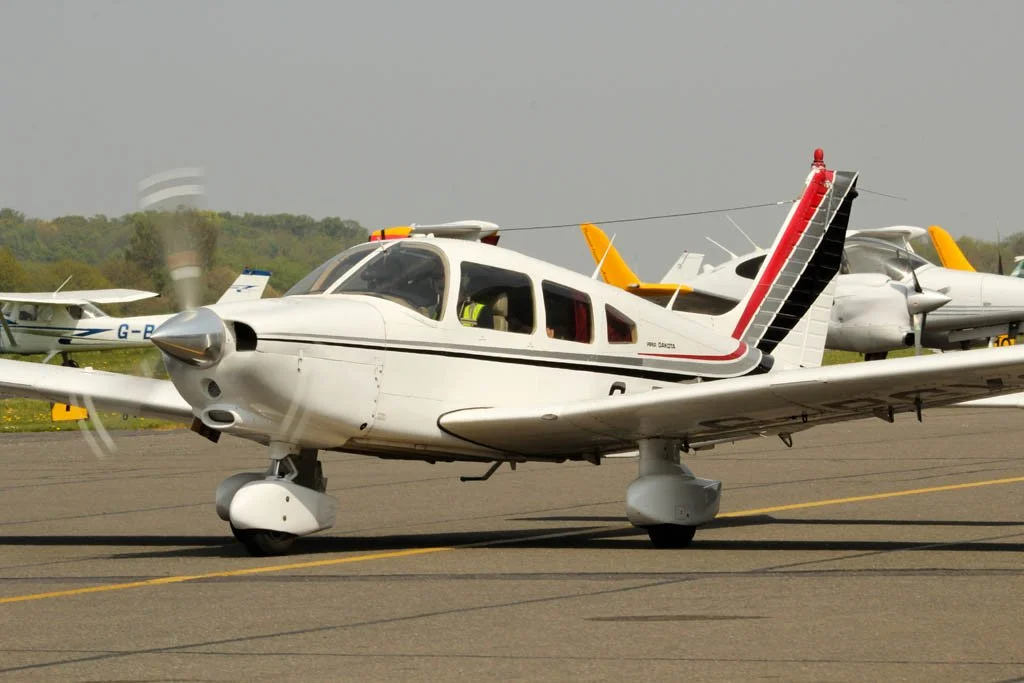 D12-826 (G-BGXS).jpg