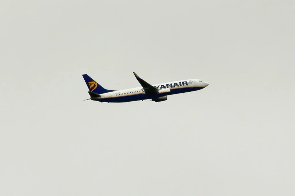 D13-162 (EI-DHY).jpg