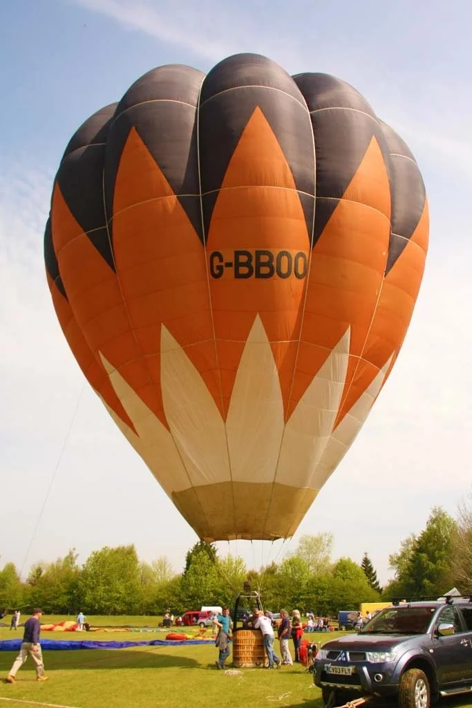 D12-689 (G-BBOO).jpg