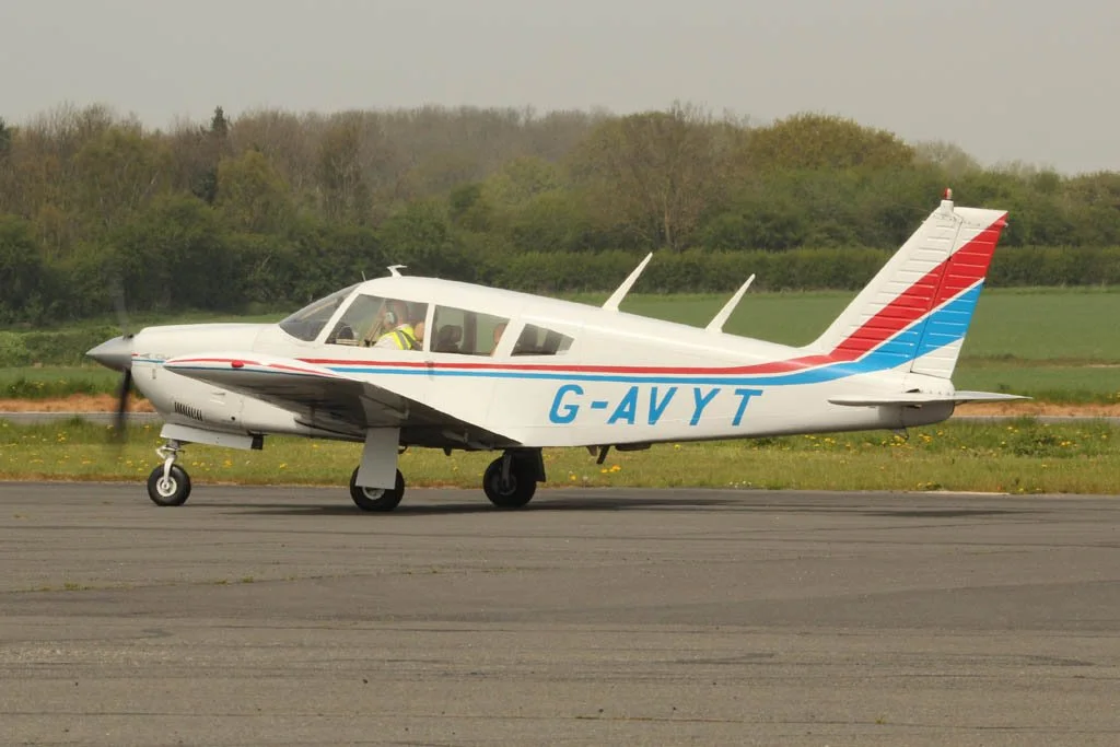 D12-592 (G-AVYT).jpg