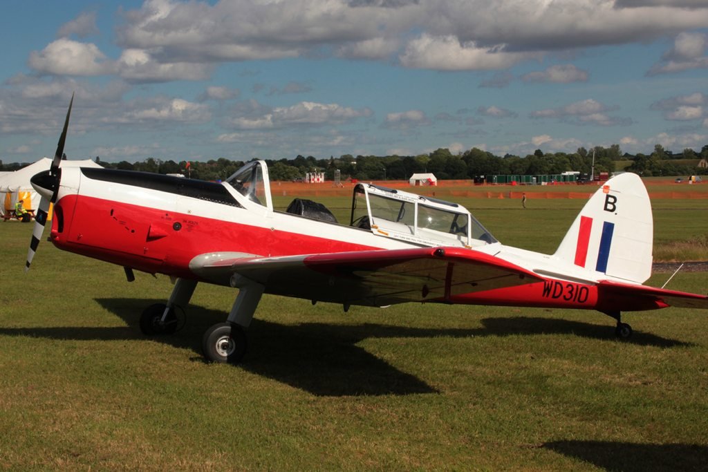 26Jun12_G-BWUN_WD310_(3)_SR