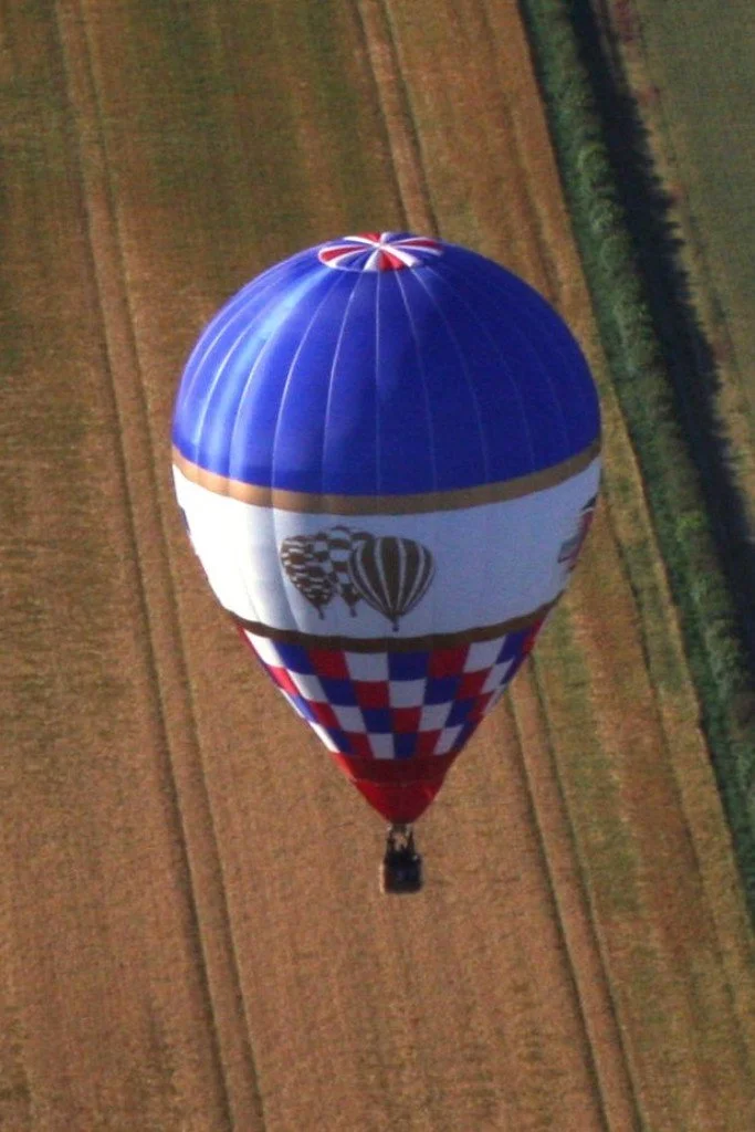 D4-405 (2) (G-CFNB).jpg