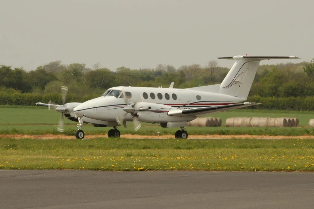 D12-617 (N888HJ).jpg