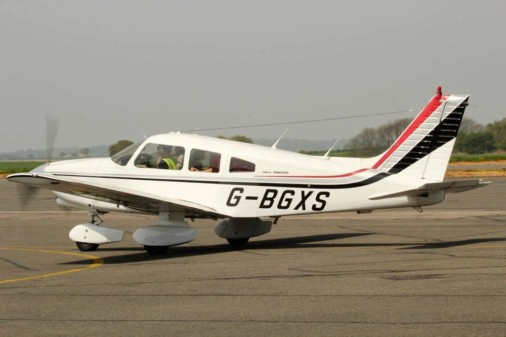 D12-827 (G-BGXS).jpg