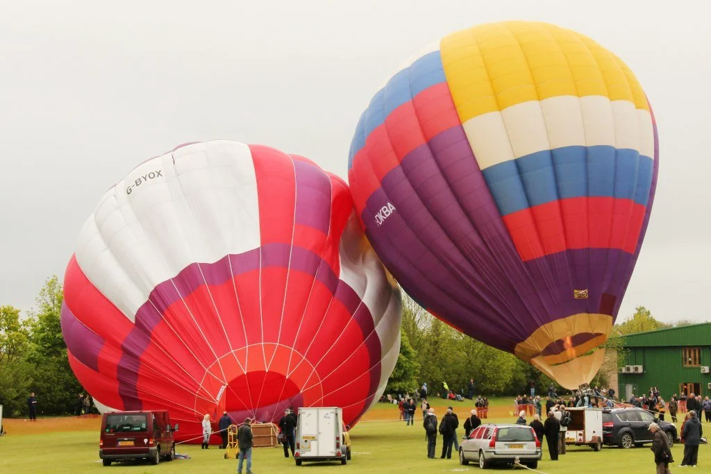 D8-738 (G-BYOX_G-DKBA)