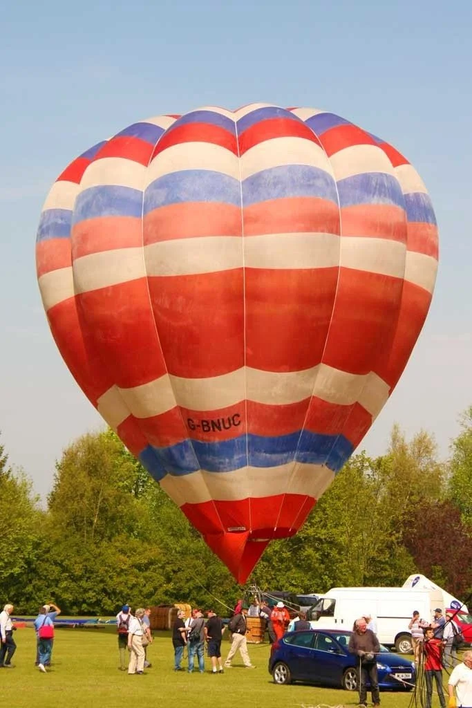 D12-674 (G-BNUC).jpg