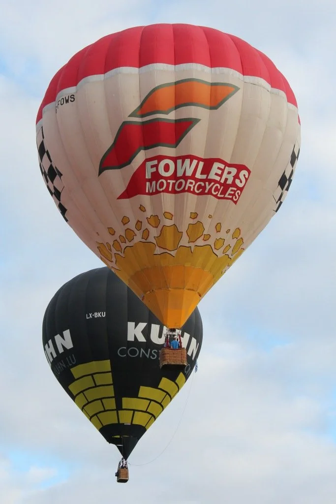 D10-989 (G-FOWS_LX-BKU)