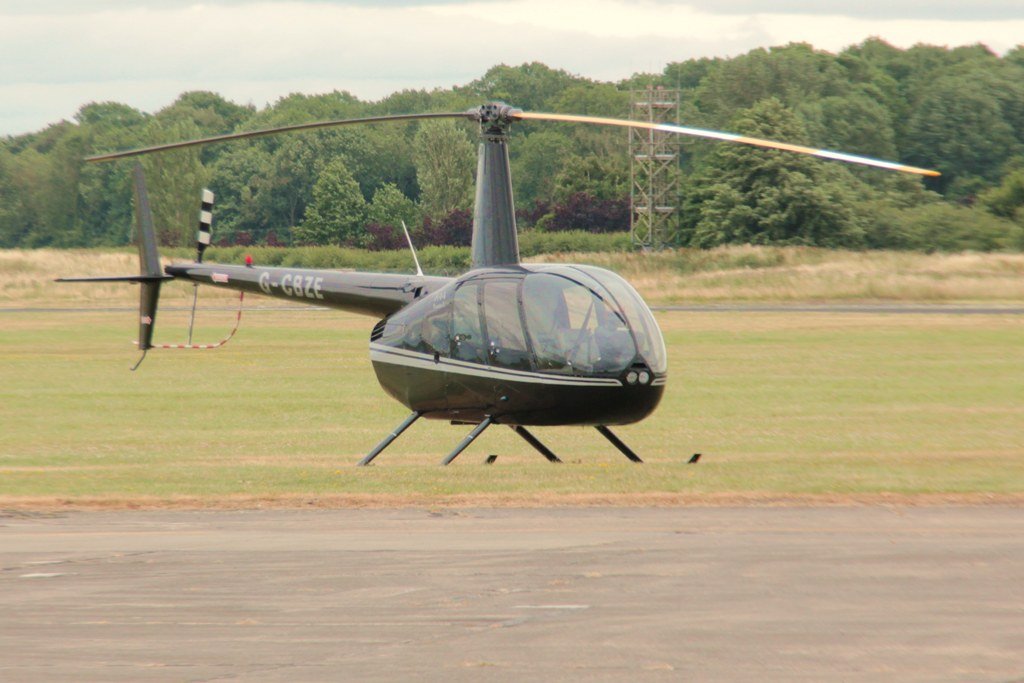 26Jul05_G-CBZE_(1)_SR