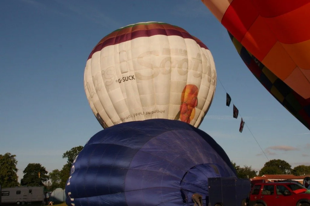 D7-366 (G-CBNI_G-SUCK)