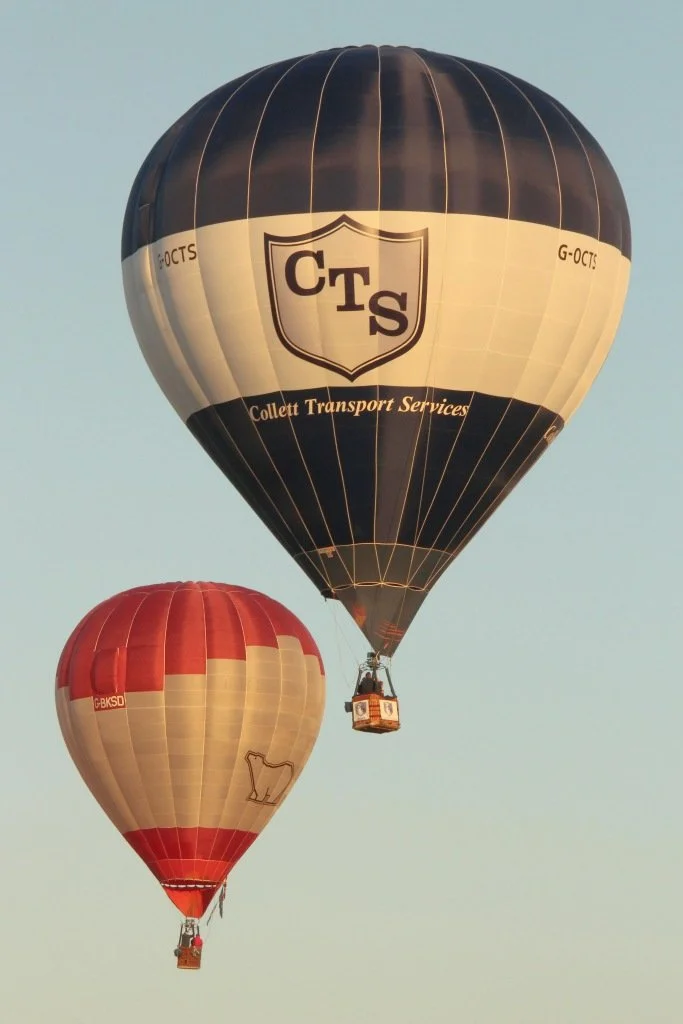 D9-755 (G-OCTS_G-BKSD)