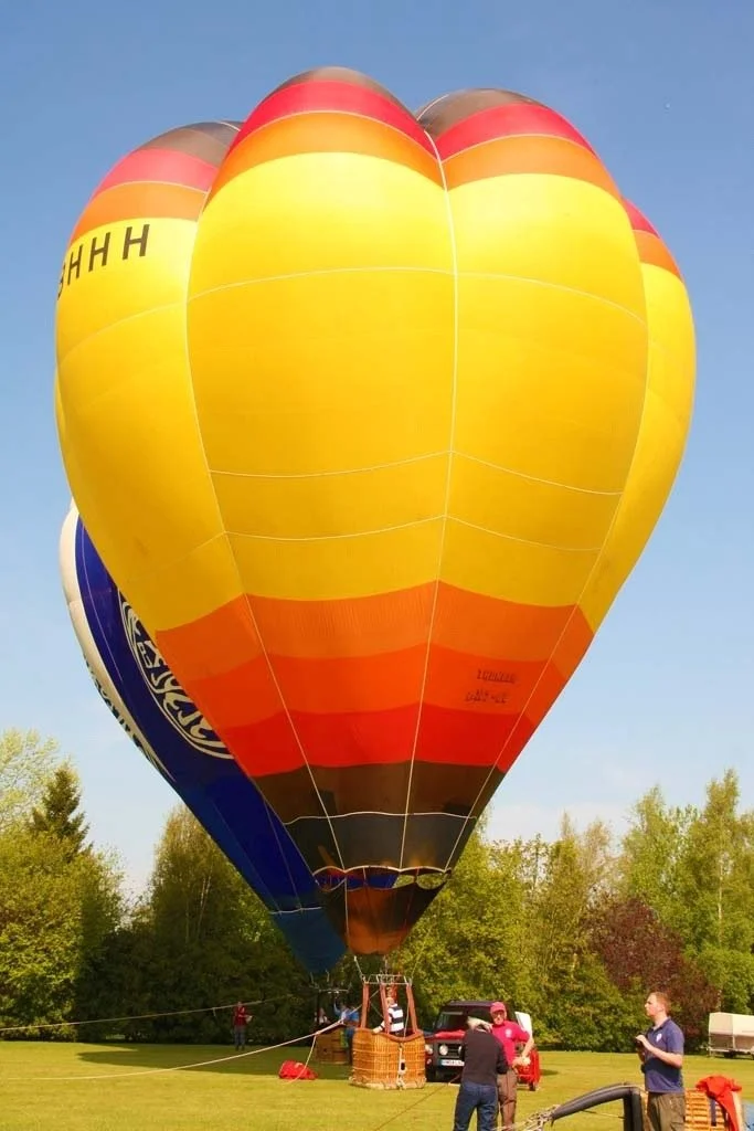 D12-670 (G-BHHH).jpg