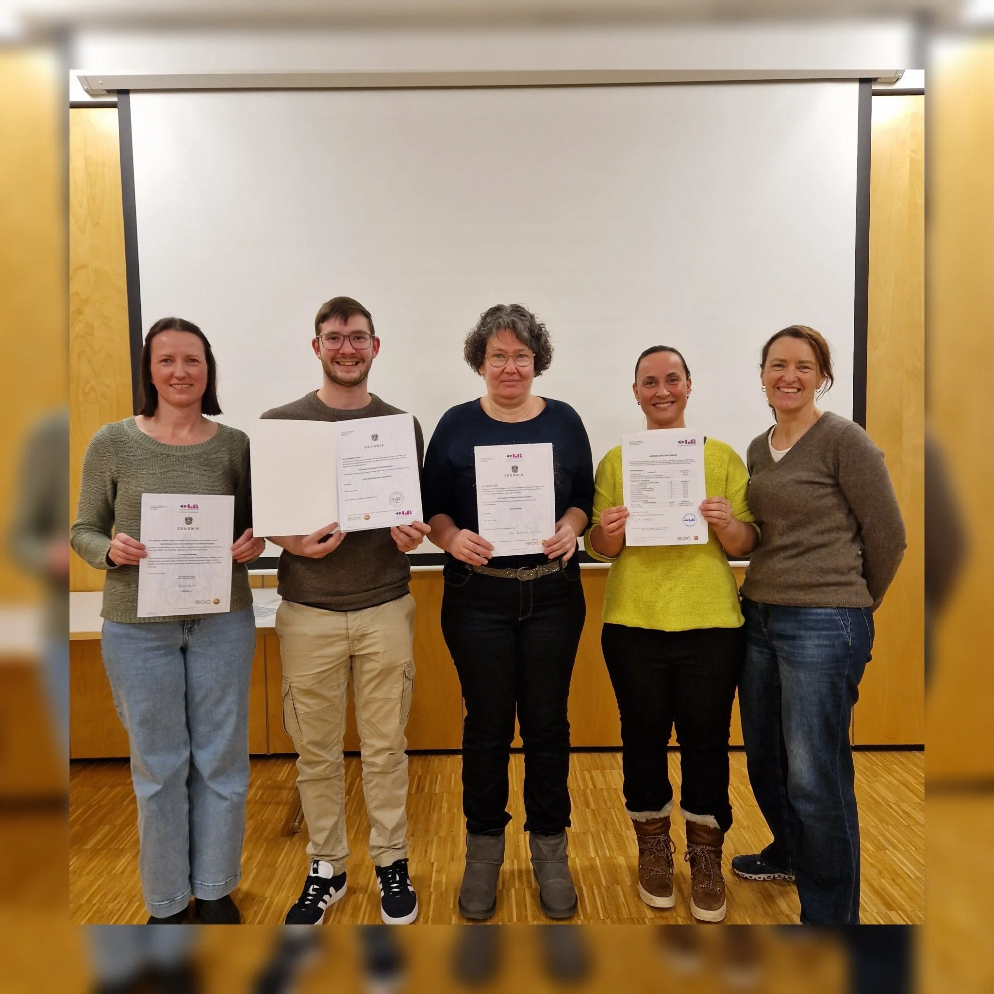 ☀️ NEW TO THE CREW ☀️

Wir freuen uns sehr, dass aus unseren Praktikant:innen nun feste Teammitglieder geworden sind. Euer Engagement und euer Einsatz f&uuml;r unsere Bewohner:innen bereichern unser Haus jeden Tag. ✨️
Sch&ouml;n, dass ihr bleibt und 