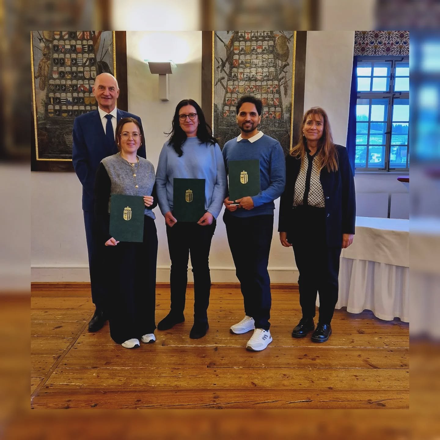 👩&zwj;🎓 FORTBILDUNG 👨&zwj;🎓

Nach dem 3. Modul des O&Ouml; F&uuml;hrungskr&auml;ftelehrgangs durften wir unser Zertifikat feierlich von Landesrat Dr. Christian D&ouml;rfel entgegennehmen.
Ein besonderer Abschluss eines Lehrgangs, der uns fachlich