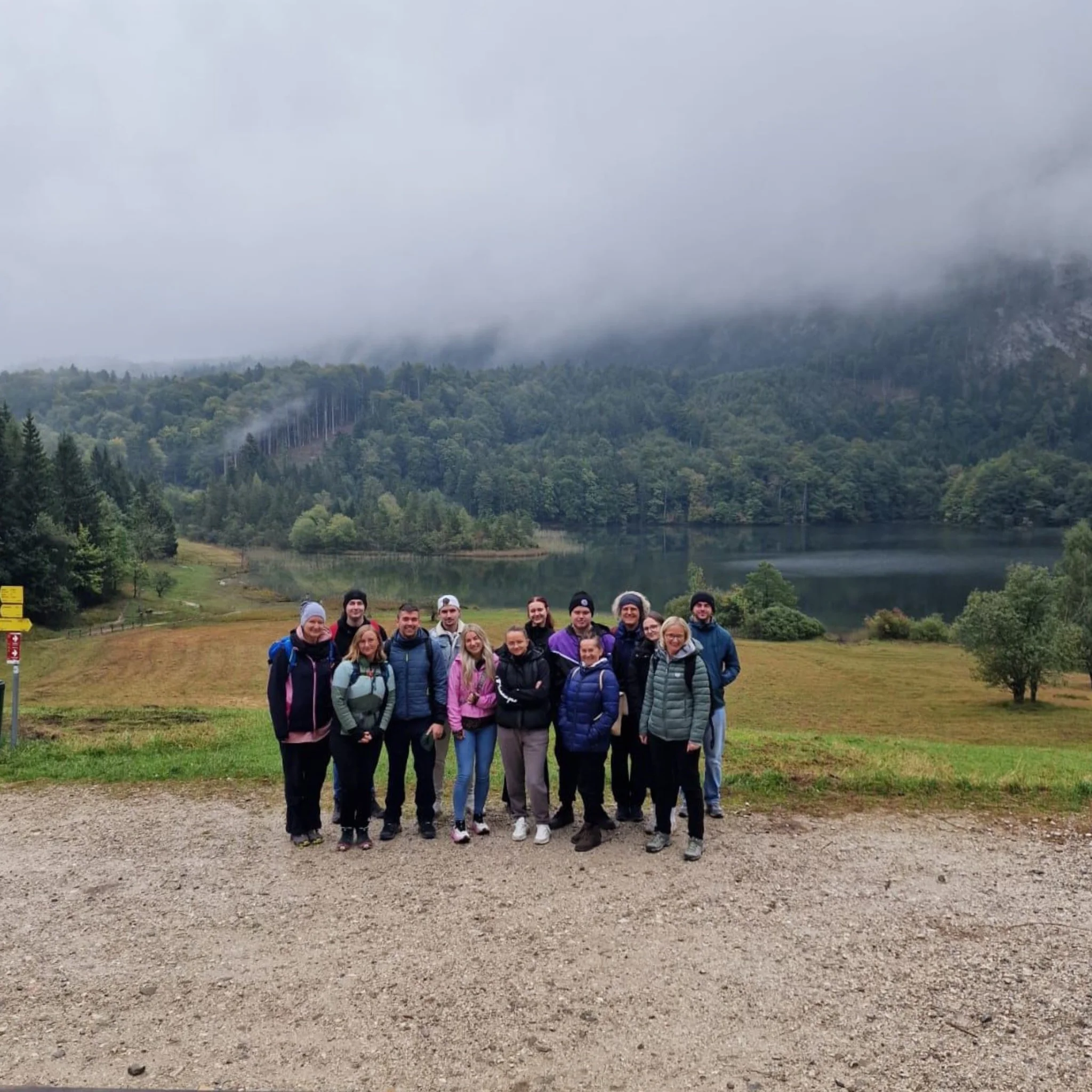 🤝 TEAMTAGE 2025 🤝

Heuer konnten wir zwischen einem sportlichen oder einem kulturellen Teamtag w&auml;hlen.

🚶&zwj;♀️ Zwei Gruppen machten sich auf den Weg am Gr&uuml;nberg, fuhren mit der Bahn hinauf, wanderten zum Laudachsee und genossen den wun