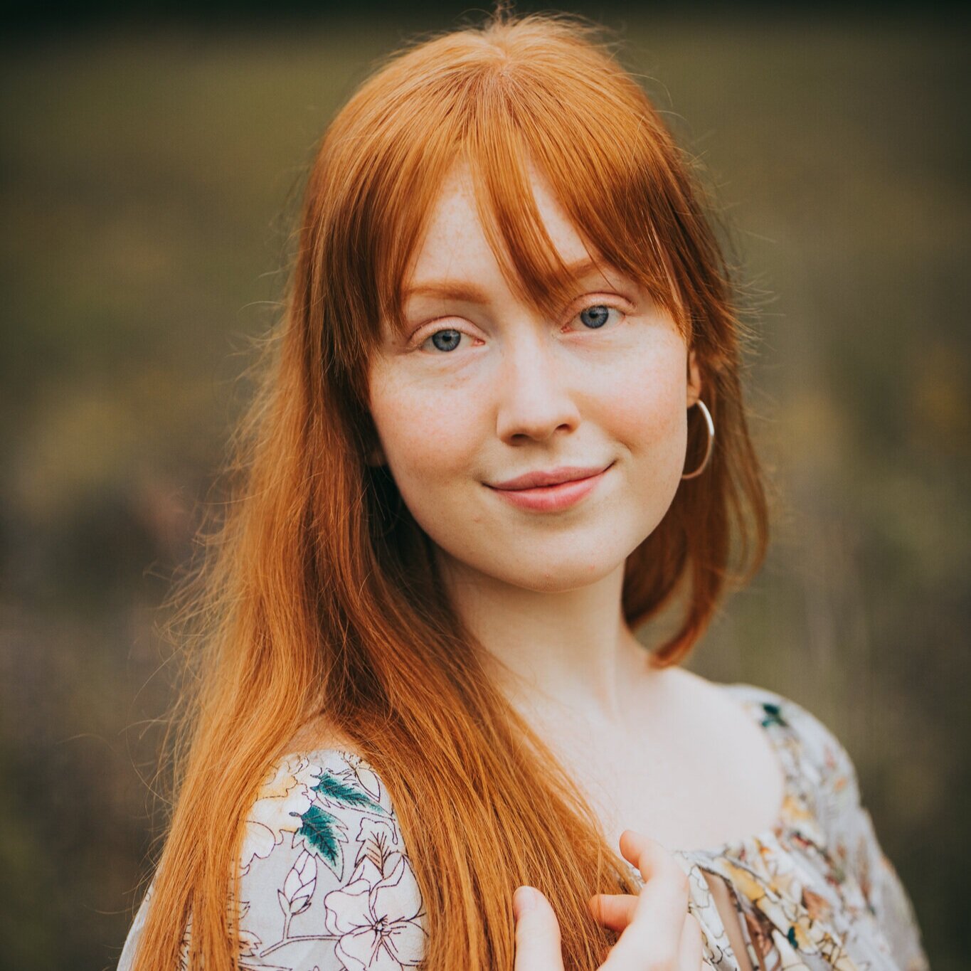 A senior portrait of a girl at the Minnesota Landscape Arboretum | Wayzata Senior Photographer