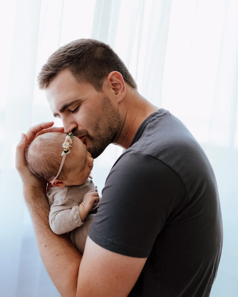 Soft light and sibling fun during a wonderful newborn session at my studio! Just like with my maternity sessions, your whole family is included in newborn shoots too! I put extra care into making sure your little ones feel included and important &mda