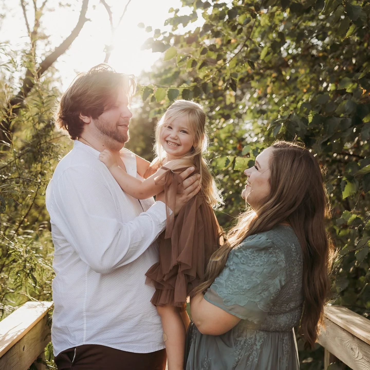 Wishing you and all your little ghosts and goblins a wonderful Halloween! Family sessions are going strong this season &mdash; hoping for more beautiful light like this as the weeks go on! 🍁🍂
.
.
.
MN family photographer, Minneapolis family photogr