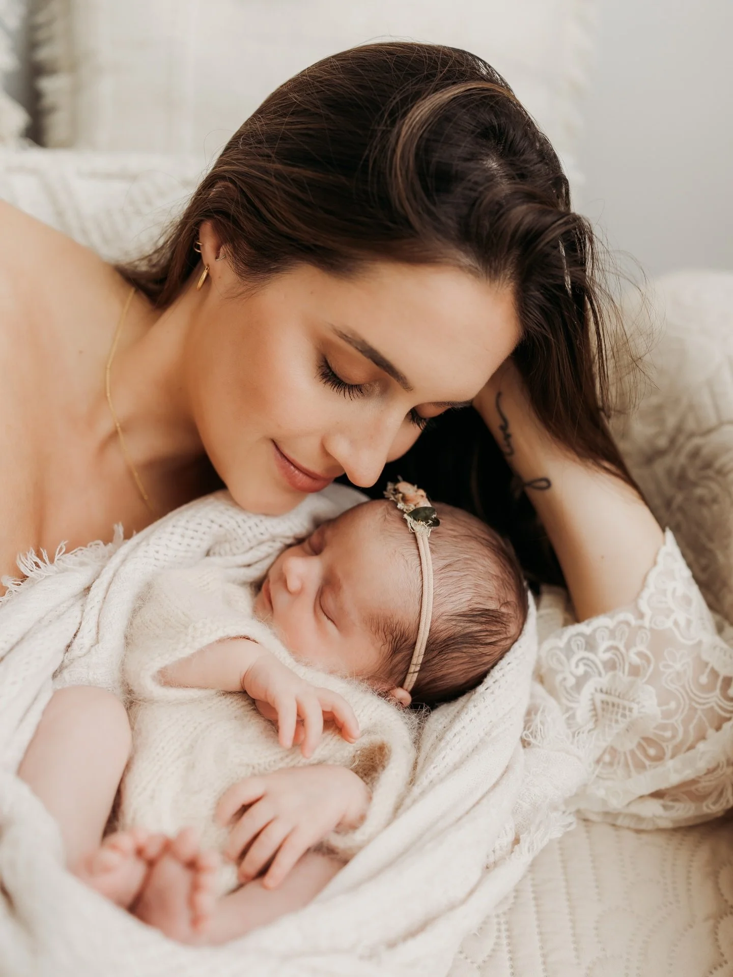 Attention all photographers &mdash; I will be scheduling a newborn workshop this February! Come capture sweet moments like these and spend time with a small group of other photographers in my studio! Stay tuned for more information soon! 
&bull;
Anot