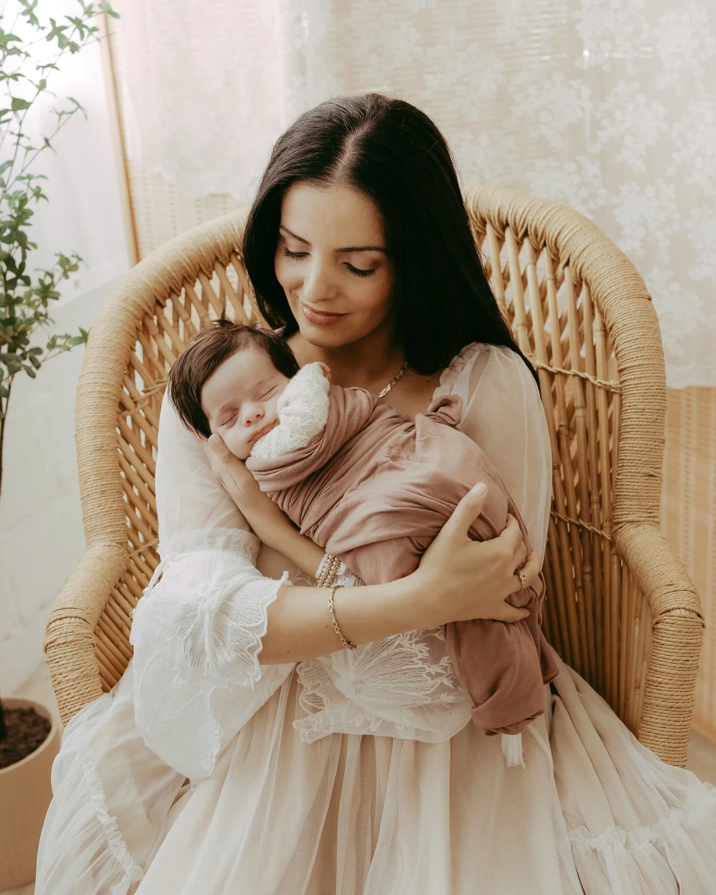 To kickstart the new year, I&rsquo;m launching a model call for my February newborn workshop! Here are the details:

WHEN: February 27, 10:00 AM.
WHERE: My Studio in NE Minneapolis.
WHO I&rsquo;M LOOKING FOR: A couple with a newborn, between 2 and 4 