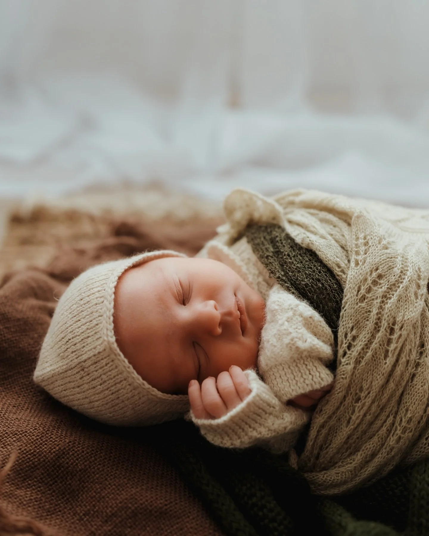 Attention photographers! Registration is OPEN for my February 27th Workshop: The Beauty of Hybrid Newborn Family Photography! 3 spots are already filled, so sign up soon!

Come experience a fully styled newborn session with me! I&rsquo;ll guide you t